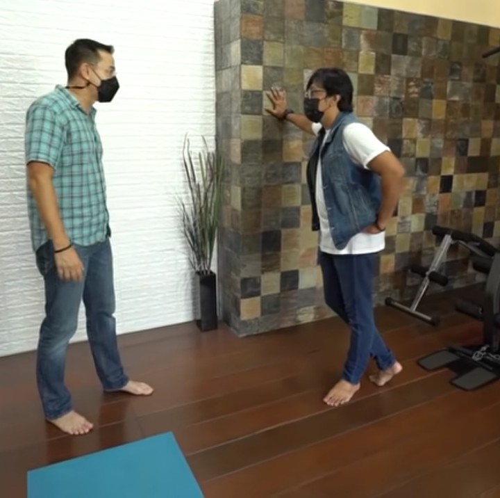 <p>Menurut pengakuan Ari, rumah mereka akan di renovasi mulai awal Februari 2021 mendatang, Bunda. Kita doakan semoga rencara tersebut dapat berjalan dengan lancar ya, Bunda. (Foto: YouTube Andre Taulany)</p>