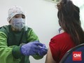 FOTO: Tenaga Kesehatan Mulai Vaksinasi Covid-19 Dosis Kedua
