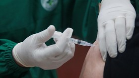 Lansia Komorbid Perlu Bawa Surat Dokter Saat Divaksin