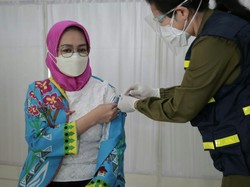 Walkot Tangsel Airin Vaksinasi COVID Kedua: Sudah Diobservasi, Hasil Aman