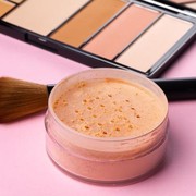 6 Bedak Tabur Drugstore yang Tahan Lama Meski Tanpa Foundation