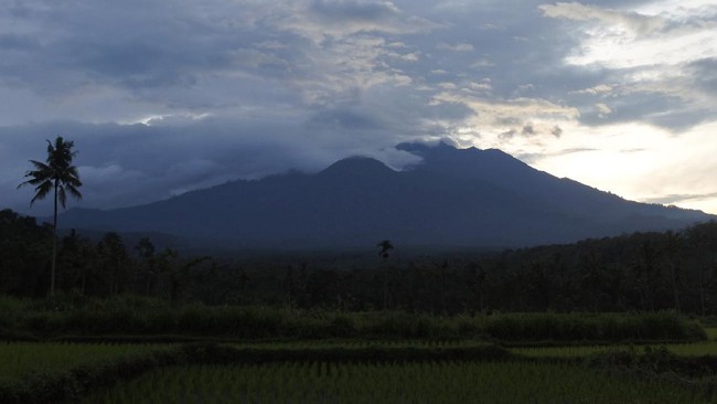 LAPAN menduga dentuman yang terjadi di Indonesia salah satunya bisa disebabkan adanya lapisan inversi di atmosfer.