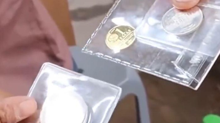 Pasar Muamalah yang berada di kawasan Depok ramai jadi perbincangan di media sosial. Dalam informasi itu disebutkan pasar ini tidak menggunakan mata uang Rupiah sebagai alat pembayaran, melainkan menggunakan mata uang Dinar dan Dirham.