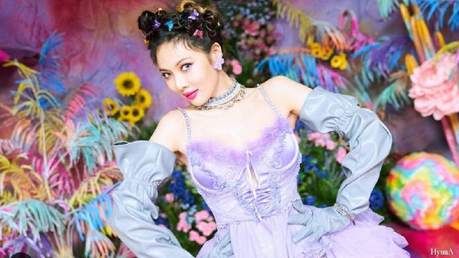 HyunA dan Yong Jun-hyung dirumorkan berpacaran setelah keduanya mengunggah foto bersama di media sosial.