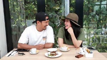img-title Sebelum Sah Menikah, Ibnu Jamil Ziarah ke Makam Mendiang Suami Ririn Ekawati