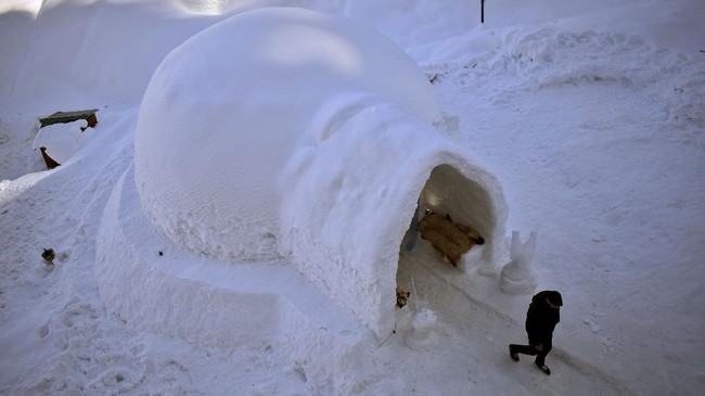 FOTO: Ngopi Cantik di Dalam Igloo