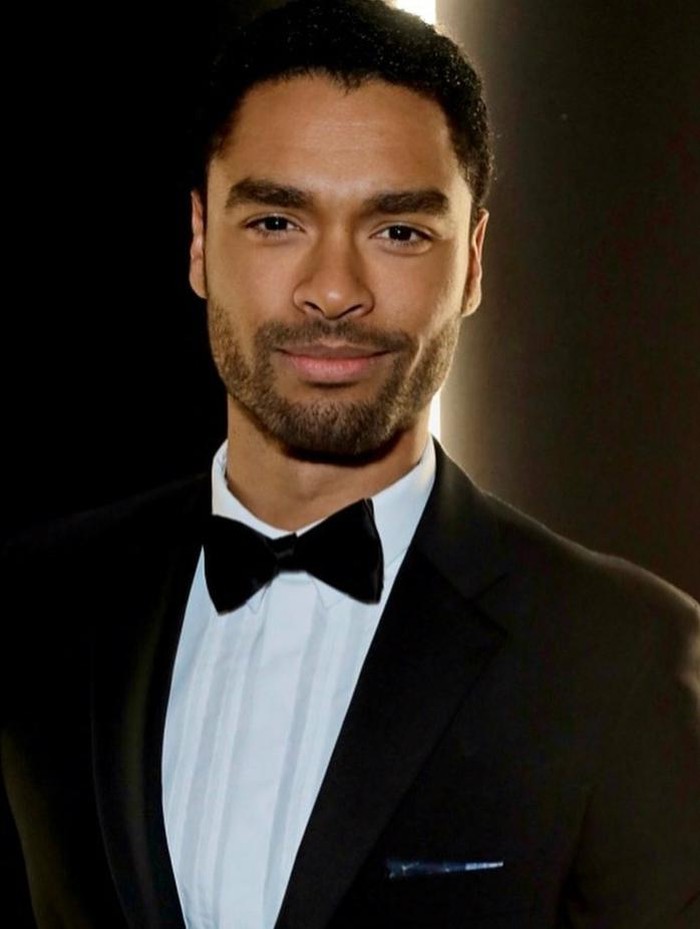 Bintang yang bersinar lewat Bridgerton, Regé-Jean Page dikutip dari The Scotsman, menjadi favorit baru yang diimpikan untuk memenangkan begitu banyak peran. Salah satunya James Bond./Foto: Instagram.com/regejean