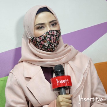 Heboh! Rey Utami Lepas Hijab demi Cuan
