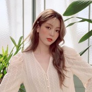 Mau Bikin Makeup Untuk Foto Profil CV? Contek Tutorial dari Vlogger CHES