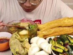 Food Vlogger Tewas Karena Mukbang dan Peracik Bumbu Indomie Meninggal