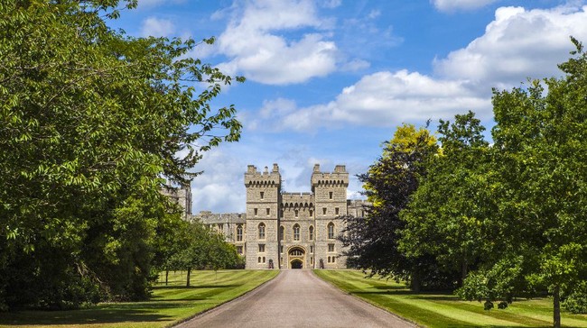Inggris memberlakukan aturan larang terbang di atas Kastil Windsor, tempat beristirahat Ratu Elizabeth II, mulai 27 Januari 2022.