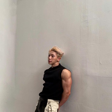 Foto Telanjang Dada di Atas Ranjang, Wonho Bikin Netizen Korea Heboh