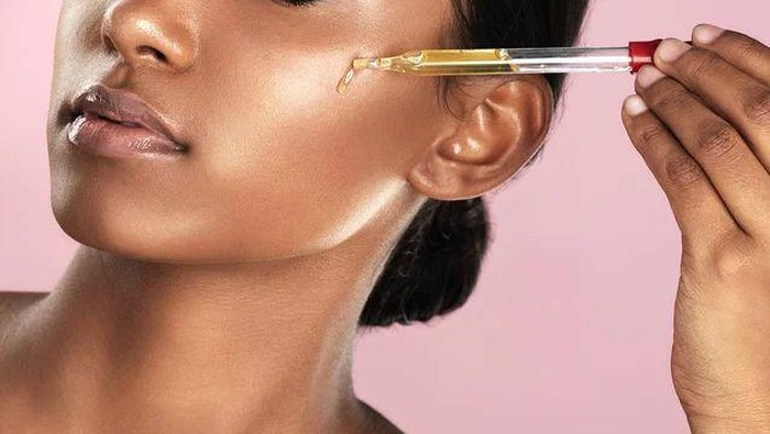 Yakin Selama Ini Cara Penggunaan Serummu Sudah Benar? Pastikan Kamu Telah Melakukan Hal-hal Ini!