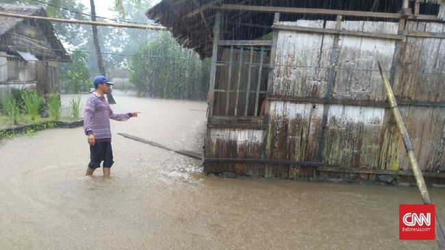 Banjir dan longsor melanda enam desa, di Kecamatan Morotai Jaya, Kabupaten Pulau Morotai, Maluku Utara, Sabtu (30/1).