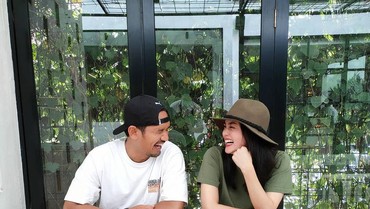 img-title Ibnu Jamil & Ririn Foto Mesra di Kamar Mandi, Netizen Pertanyakan Hal Ini