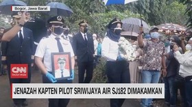 VIDEO: Jenazah Kapten Pilot Sriwijaya Air SJ182 Dimakamkan