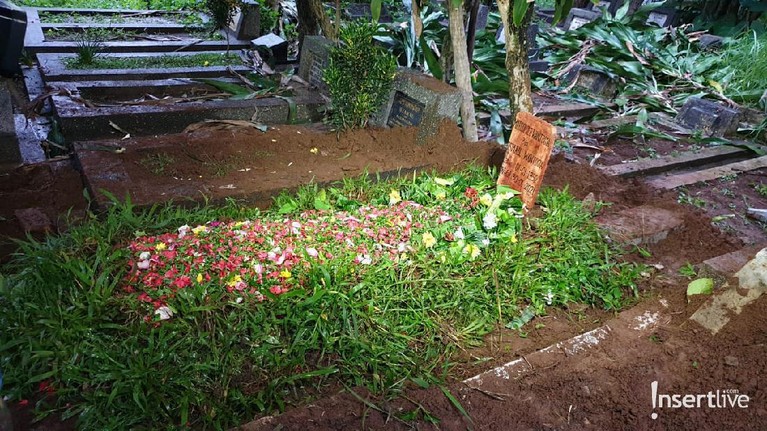Pemakaman ayah Ruri Repvblik Pemakaman ayah Ruri Repvblik