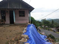 Plengsengan Jalan Nasional Longsor Ancam Rumah Warga
