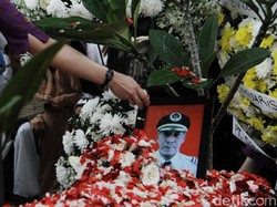 Jenazah Kapten Afwan Dimakamkan, Tetangga-Sepupu Kenang Sosok Religiusnya