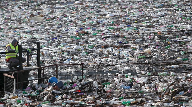 FOTO : Lautan Sampah di Danau Potpecko