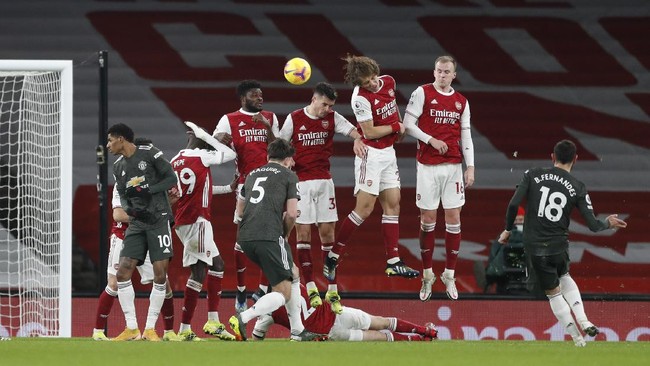 Manchester United gagal menempel Manchester City di klasmen Liga Inggris setelah gagal meraih kemenangan atas Arsenal.