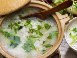 Resep Bubur Sayuran Komplet Penambah Stamina Pagi Hari