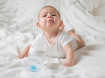 4 Penyebab Bayi Muntah Setelah Minum ASI, Bunda Perlu Tahu