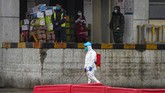 Tim (WHO) menyelidiki asal-usul penyebaran virus corona Covid-19 dengan mengunjungi pasar dan rumah sakit di Wuhan.