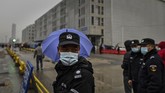 Tim (WHO) menyelidiki asal-usul penyebaran virus corona Covid-19 dengan mengunjungi pasar dan rumah sakit di Wuhan.