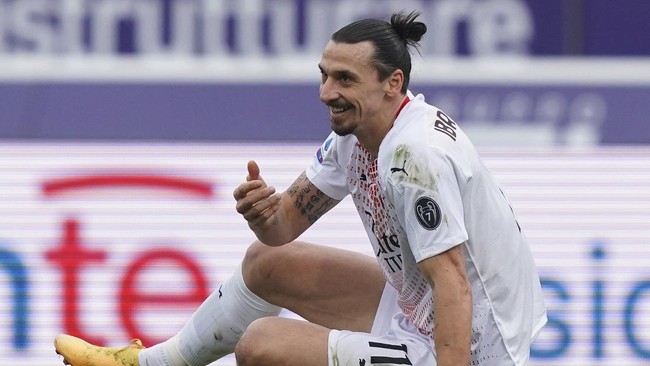 Striker AC Milan Zlatan Ibrahimovic kembali menyemprot bintang NBA LeBron James yang belakangan bersuara lantang terkait situasi politik di Amerika Serikat.