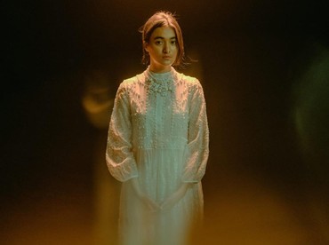 img-title Lirik Lagu Rumah Yang Baru - Mawar de Jongh, Adikara Fardy x Dee Lestari