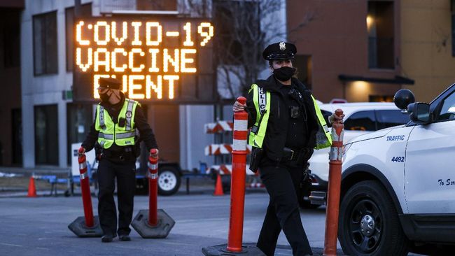 Vaksinasi AS Capai 70 Persen Warga, Telat Sebulan dari Target Amerika Serikat mencapai target vaksinasi terhadap 70 persen penduduk meski terlambat sebulan.
