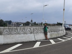 Dibuka untuk Uji Coba, Flyover Tapal Kuda Jaksel Jadi Ajang Selfie Warga