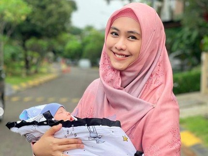 Bayi Oki Setiana Dewi Harus Fisioterapi, Sakit Apa?