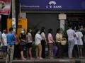 San Suu Kyi Dikudeta, Warga Ramai-ramai Tarik Uang dari ATM