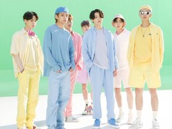 Daebak! Kostum Dynamite BTS Terjual Rp 2,2 M di Lelang Amal
