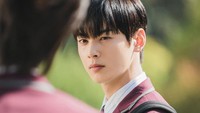 Alasan Ibunda Cha Eun Woo Tak Pernah Puji Anaknya Tampan