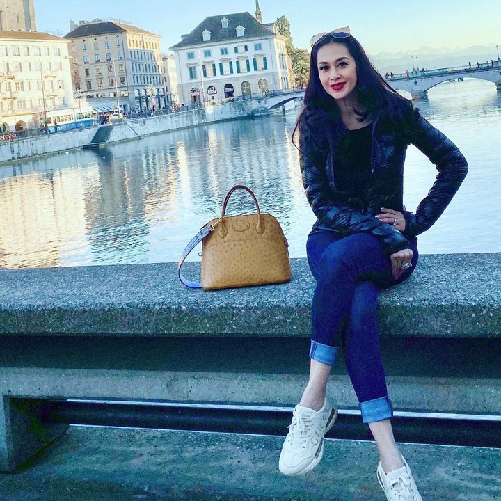 <p>Dilihat dari feed media sosial Instagramnya, Diah memiliki hobi traveling nih, Bunda. (Foto: Instagram @dps_diahpermatasari)</p>