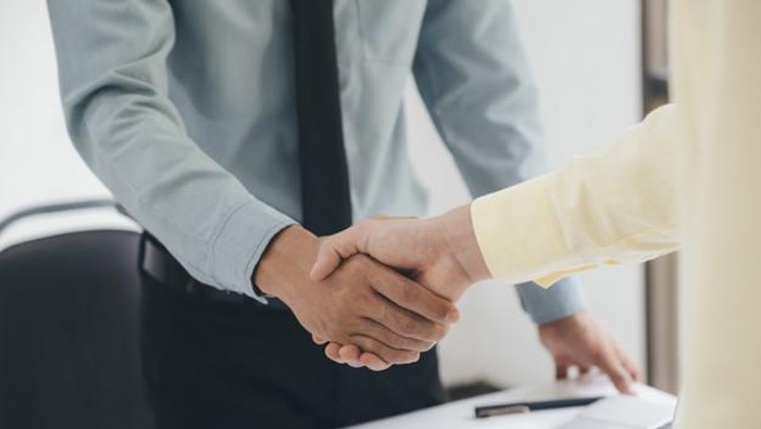 Enggak Perlu Gugup! Lakukan 5 Tips Ini di Hari Pertamamu Bekerja