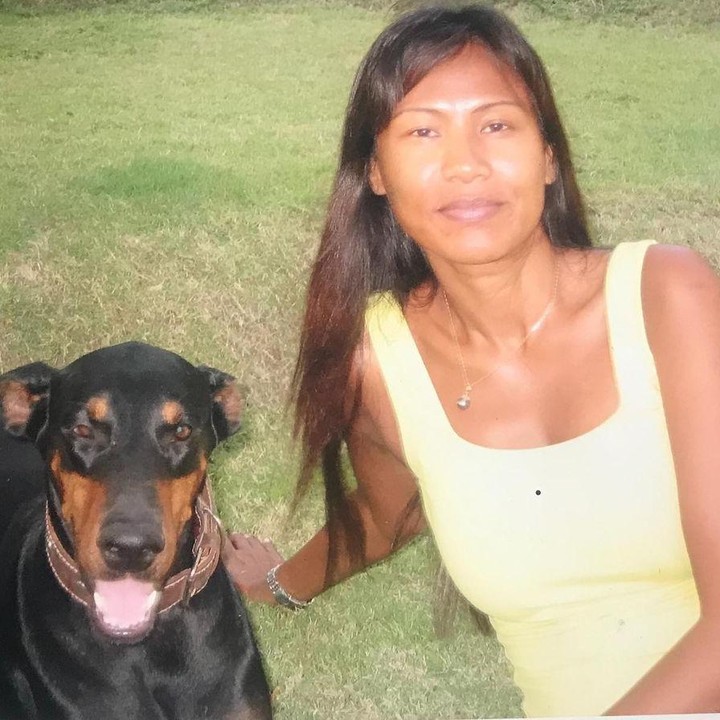 <p>Ternyata wanita berdarah Madura ini sudah berusia 60 tahun lho, Bunda. Meski begitu, ibu mertua penyanyi Raisa ini tetap terlihat awet muda, ya? (Foto: Instagram @teaweb)</p>