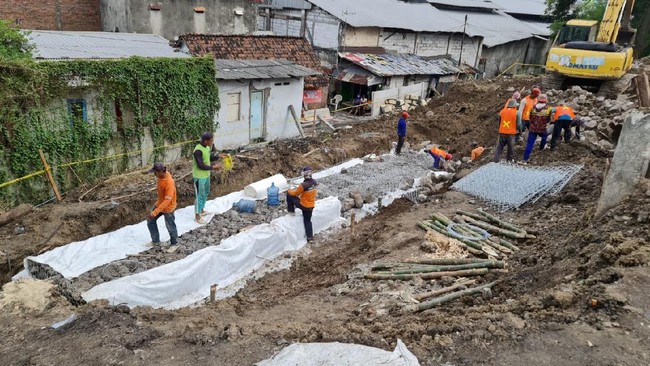 Jasa Marga mempercepat perbaikan jalan tol Surabaya-Gempol yang longsor. Pembenahan ditargetkan selesai dalam waktu sepekan ke depan.