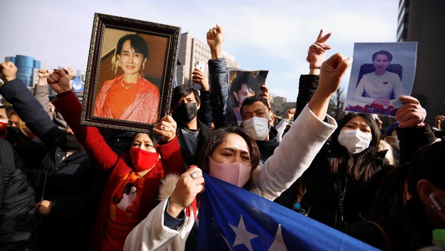 Seluruh dunia mengecam tindakan militer Myanmar menahan pemimpin de facto, Aung San Suu Kyi dan melakukan kudeta, Senin (1/2).