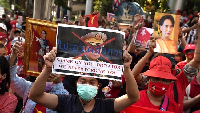 Media pemerintah China menghindari istilah kudeta, menyebut tindakan militer Myanmar menahan Aung San Suu Kyi sebagai perombakan kabinet besar-besaran.
