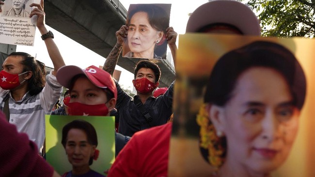 Pengadilan Myanmar memperpanjang masa penahanan Penasihat Negara yang dikudeta, Aung San Suu Kyi, hingga Rabu (17/2).