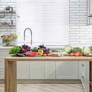 Khawatir Berantakan? Ini Tips untuk Mendesain Rak Dapur Terbuka ala Selebriti Hollywood