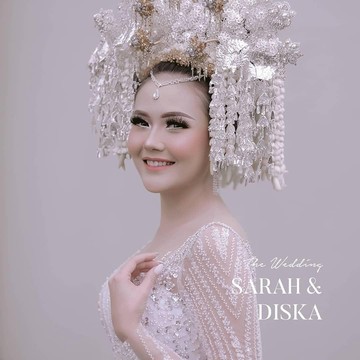 Usung Adat Minang, Sarah Gibson Pakai Suntiang Hari Pernikahan