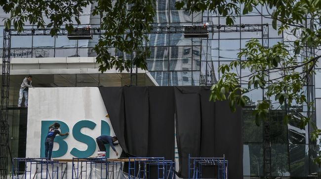 Jokowi Sah Resmikan Bank Syariah Indonesia Presiden Jokowi menyatakan Bank Syariah Indonesia yang baru ia resmikan tak hanya untuk umat Islam saja. Ia minta masyarakat non Islam dilayani juga di BSI.