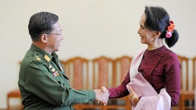 Polisi Tuntut Suu Kyi sampai Myanmar Blokir Facebook