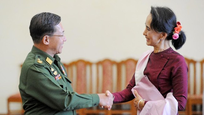 Sejumlah peristiwa terjadi pada Kamis (4/2), mulai dari polisi menuntu Suu Kyi hingga militer Myanmar memblokir akses Facebook.