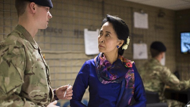 Tentara Myanmar mengumumkan status darurat satu tahun, setelah menahan pemimpin de facto Aung San Suu Kyi dan Presiden Win Myint dalam upaya kudeta.